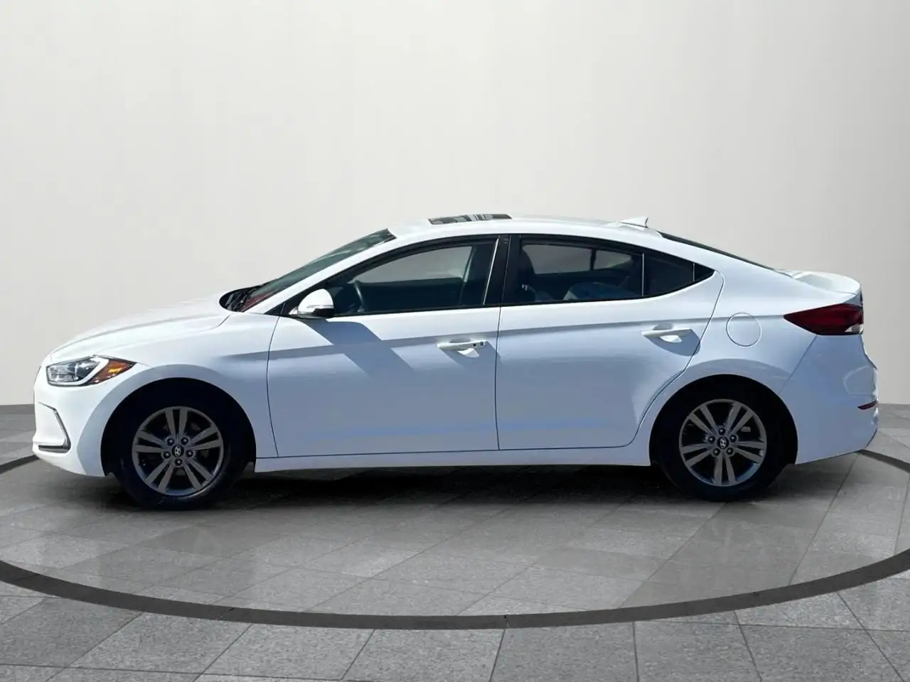 Hyundai ELANTRA снимка Hyundai ELANTRA