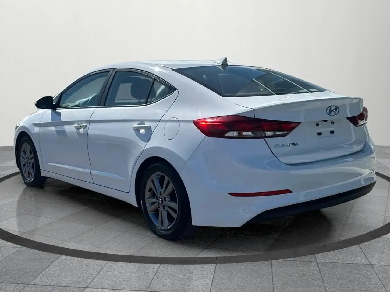 Hyundai ELANTRA снимка Hyundai ELANTRA