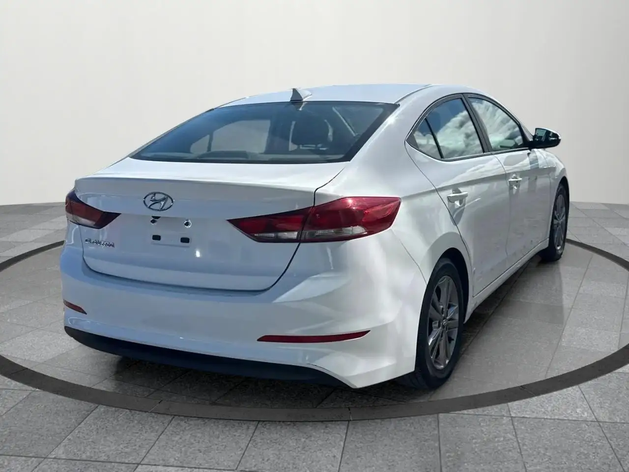 Hyundai ELANTRA снимка Hyundai ELANTRA