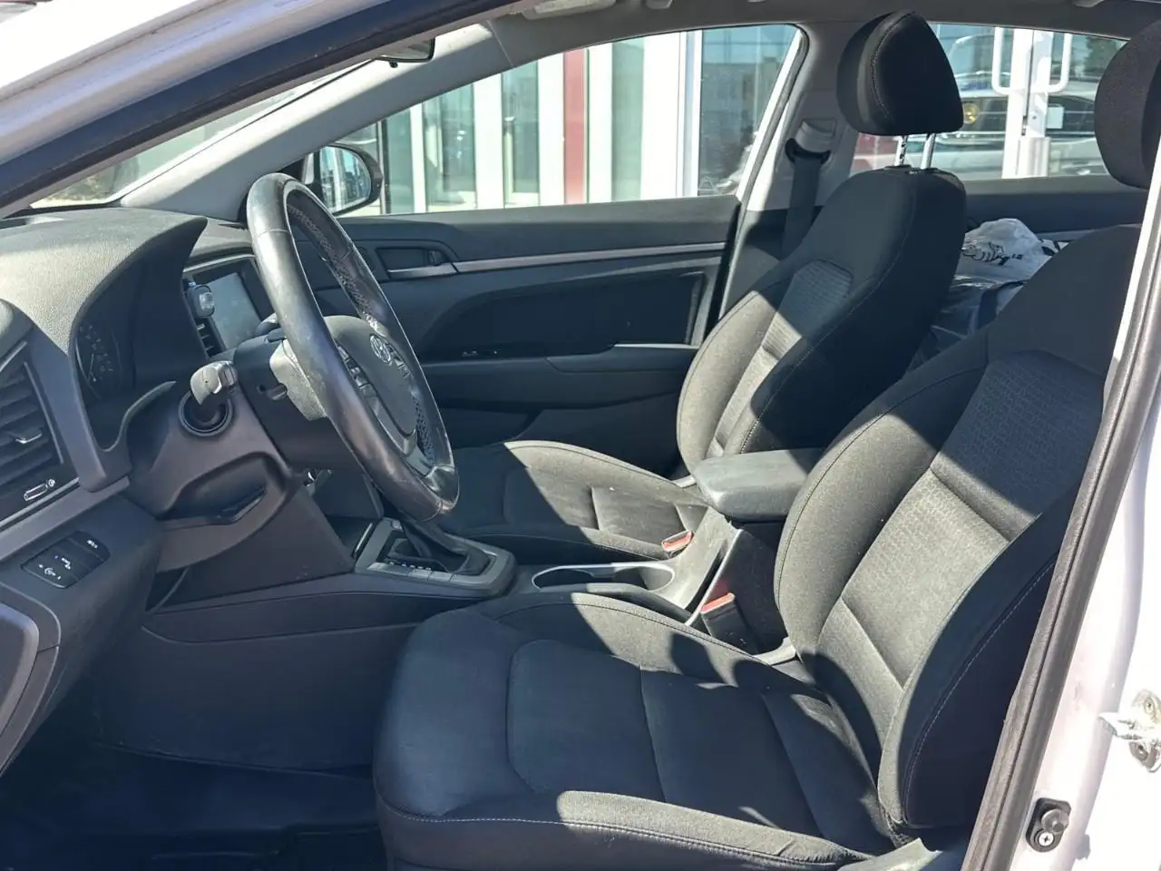 Hyundai ELANTRA снимка Hyundai ELANTRA