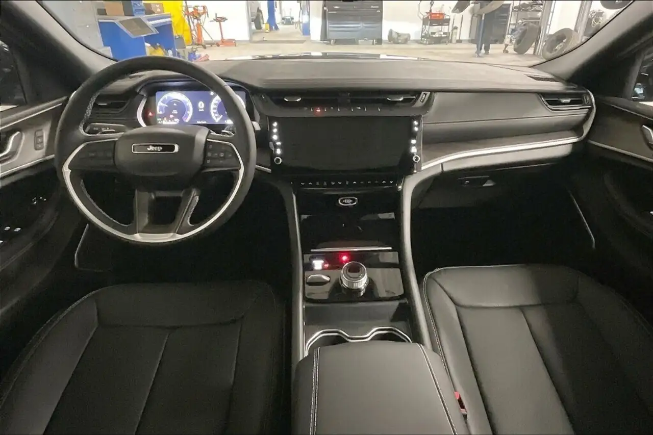 Jeep Grand Cherokee снимка Jeep Grand Cherokee