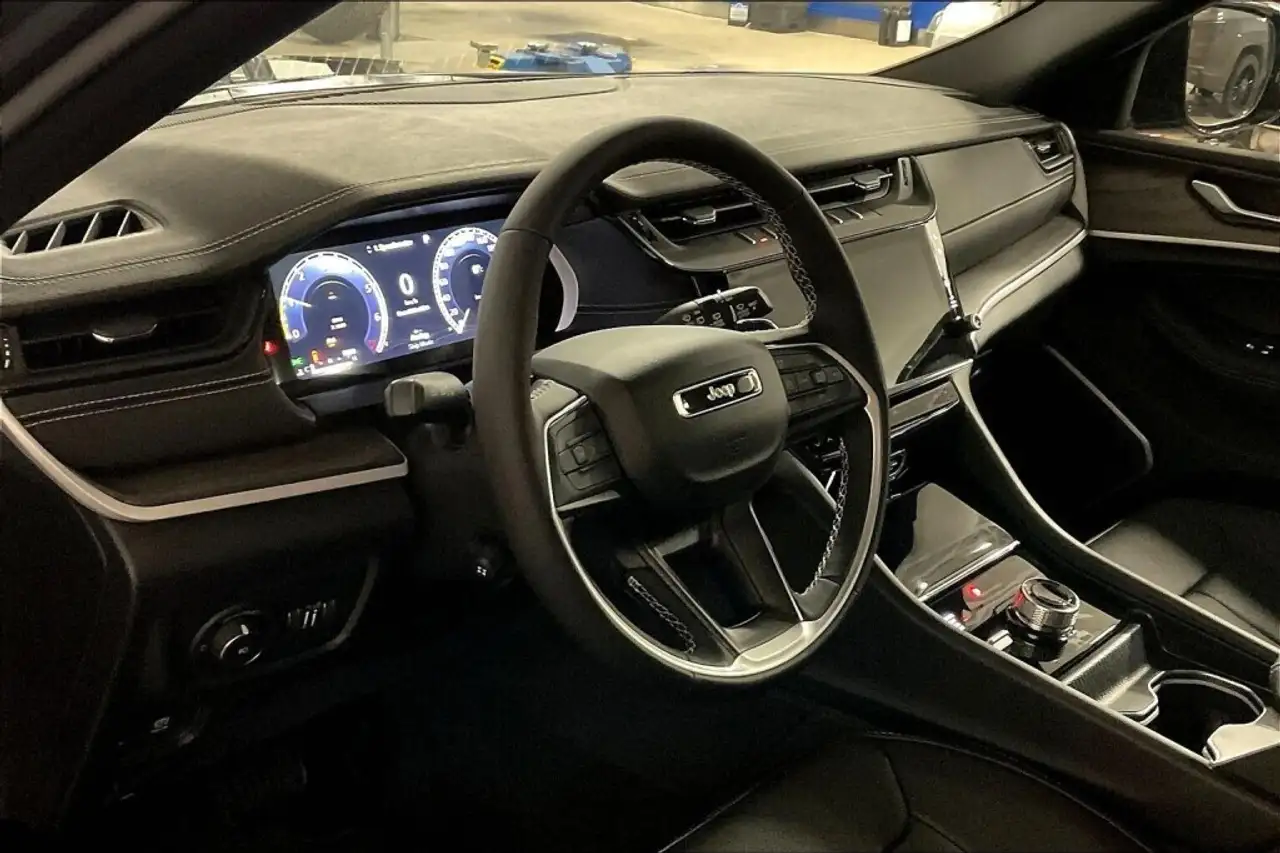 Jeep Grand Cherokee снимка Jeep Grand Cherokee