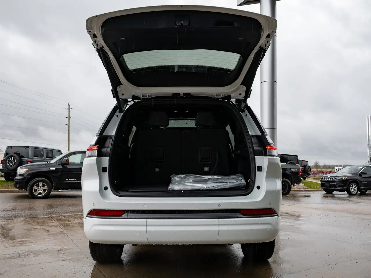 Jeep Grand Cherokee снимка Jeep Grand Cherokee