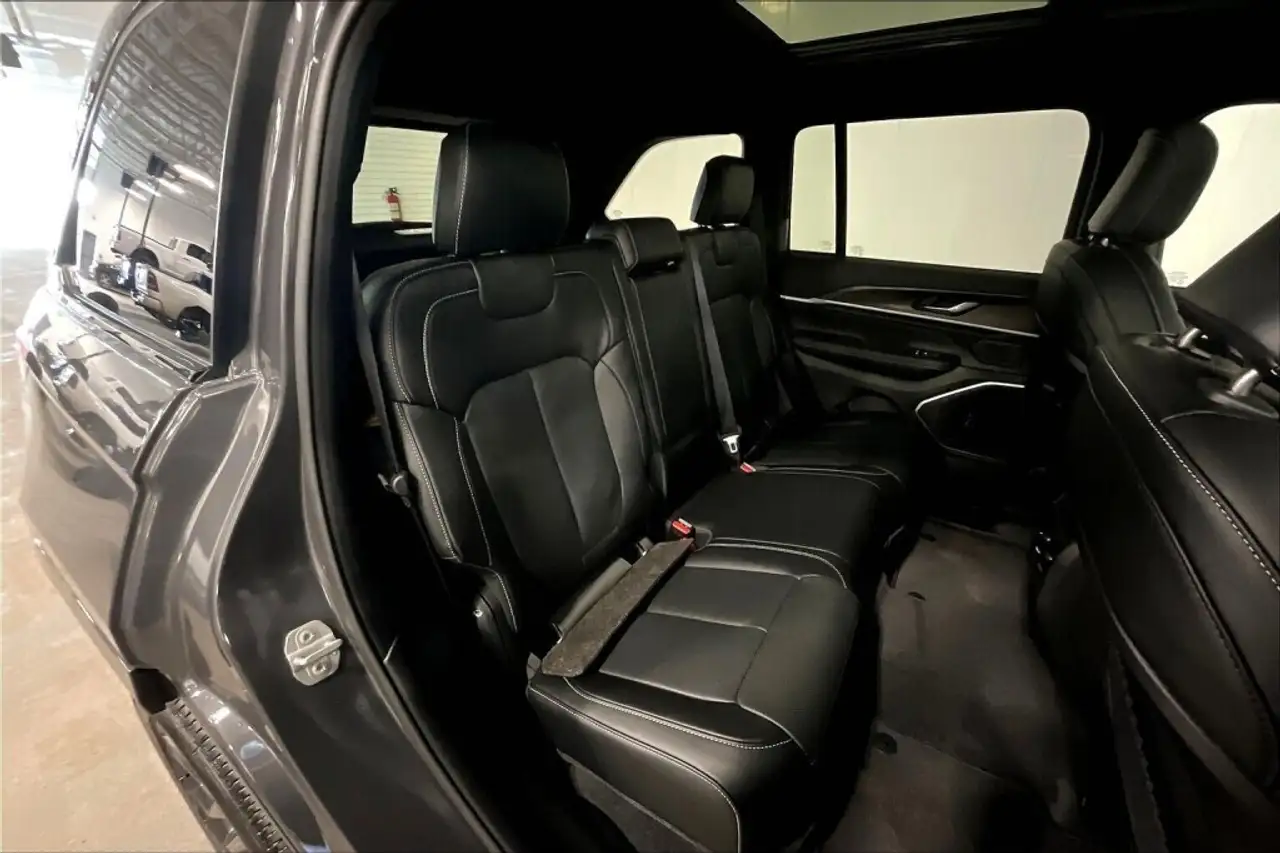 Jeep Grand Cherokee снимка Jeep Grand Cherokee