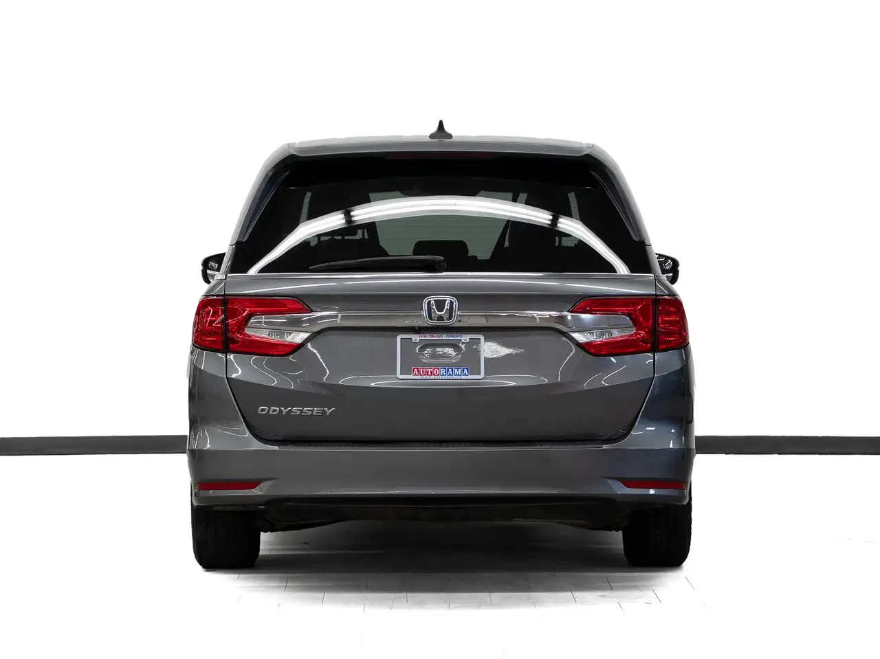 Honda Odyssey снимка Honda Odyssey