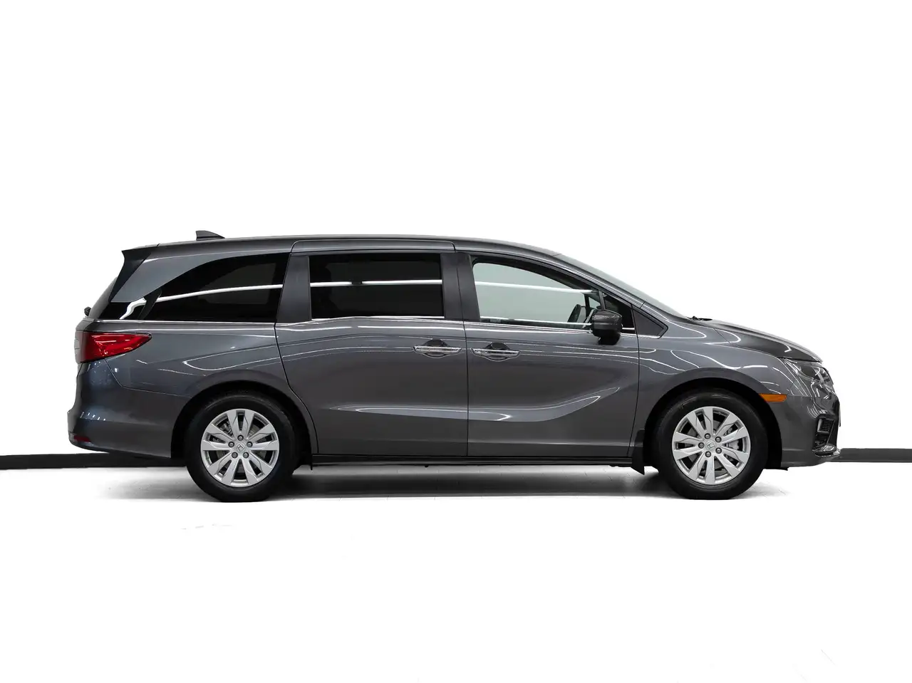 Honda Odyssey снимка Honda Odyssey