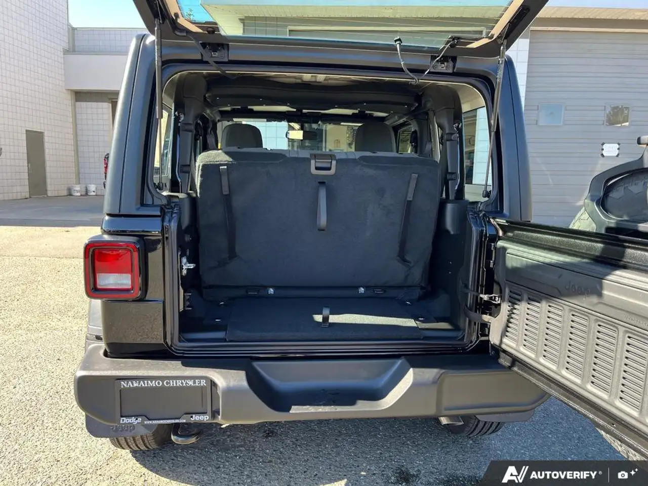 Jeep Wrangler photo Jeep Wrangler