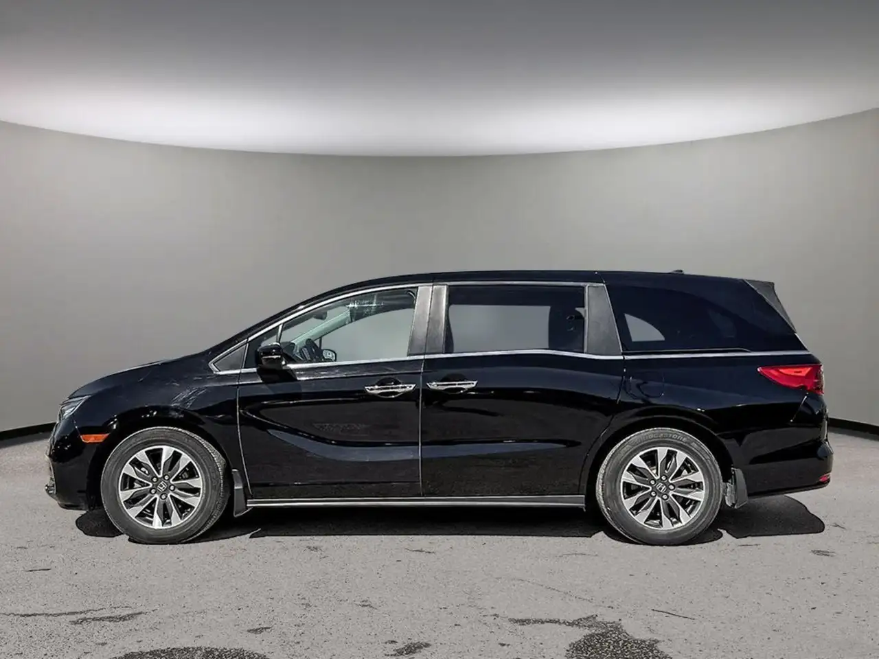 Honda Odyssey снимка Honda Odyssey