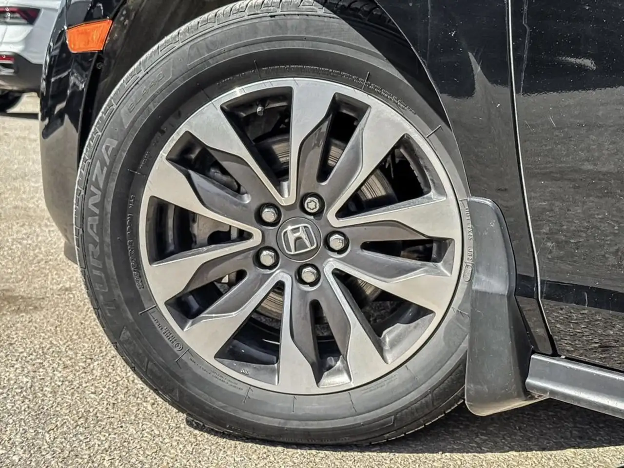 Honda Odyssey снимка Honda Odyssey