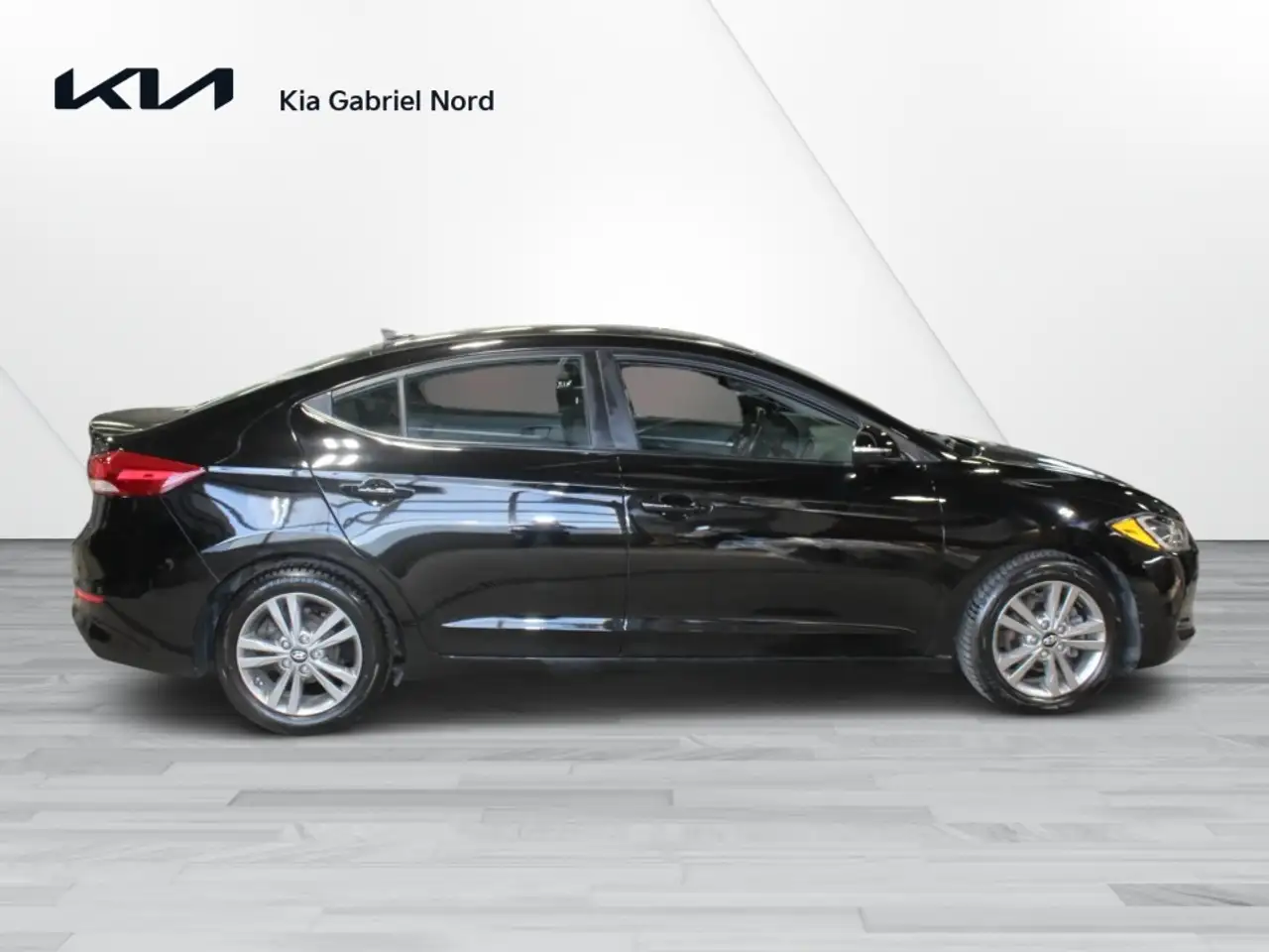 Hyundai ELANTRA photo Hyundai ELANTRA