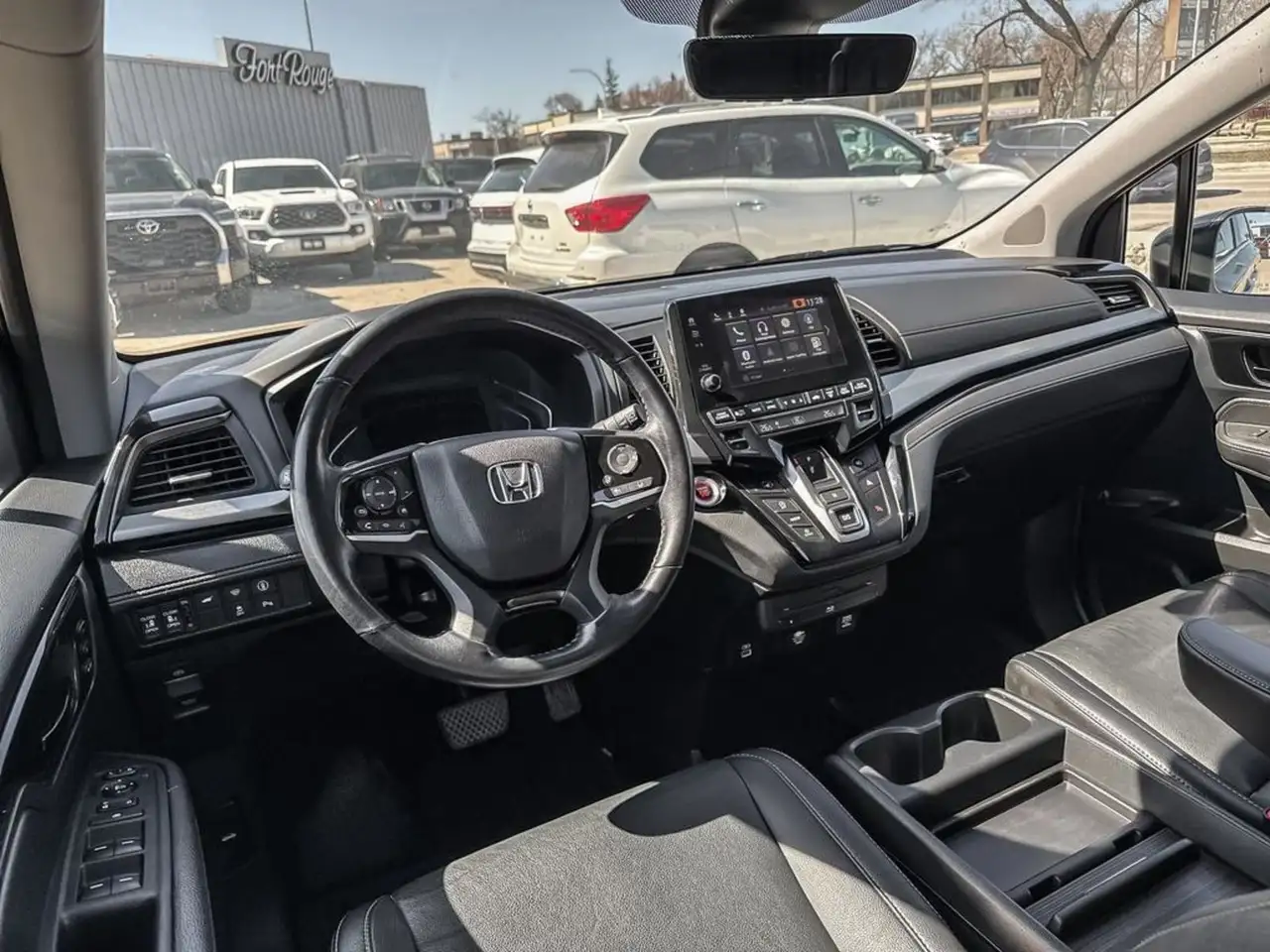 Honda Odyssey снимка Honda Odyssey