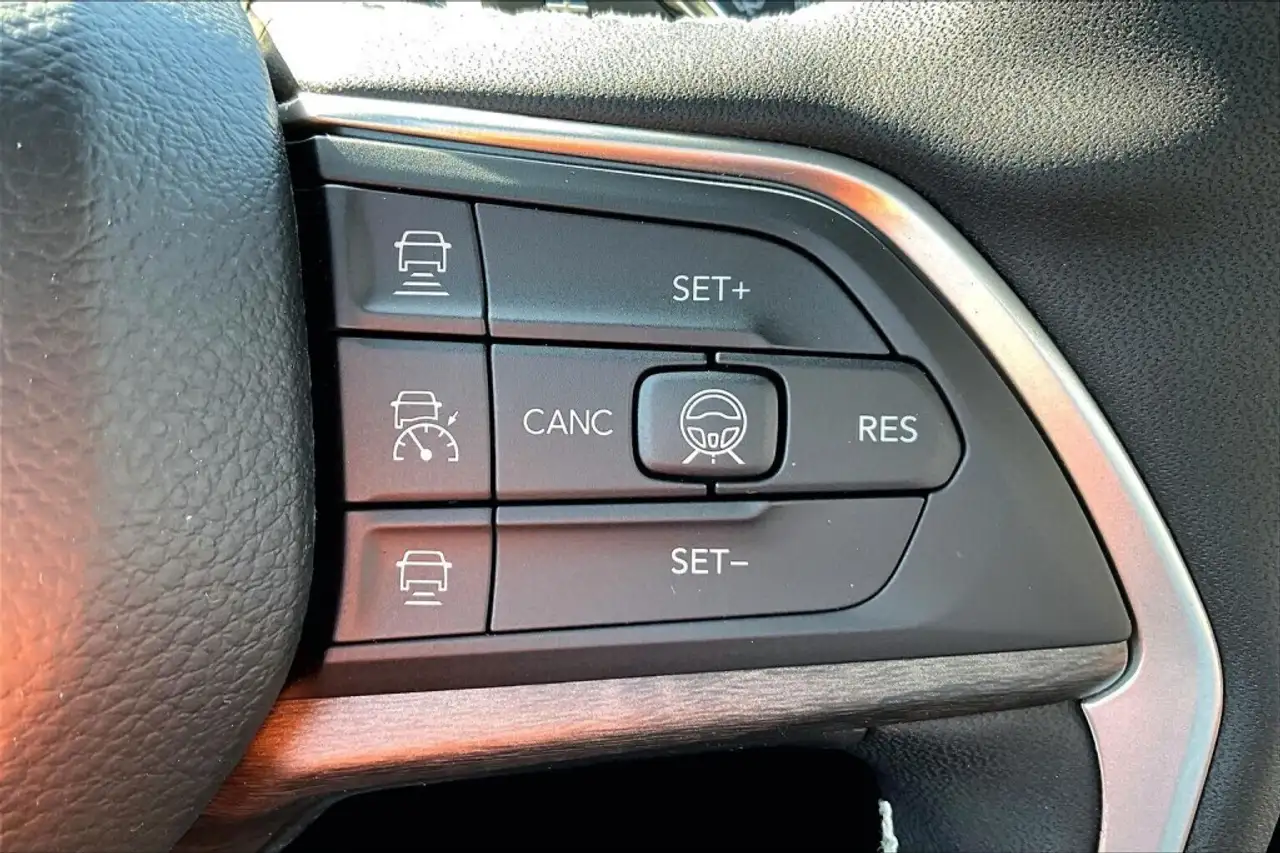 Jeep Grand Cherokee снимка Jeep Grand Cherokee