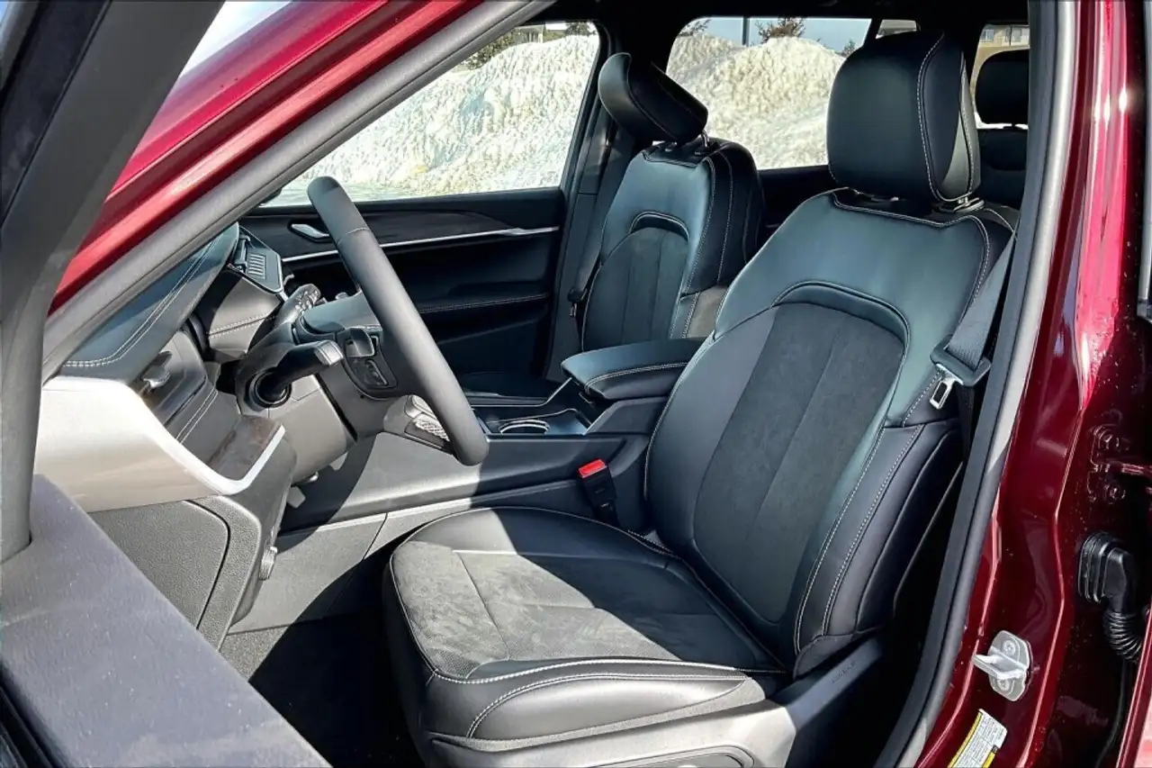 Jeep Grand Cherokee photo Jeep Grand Cherokee