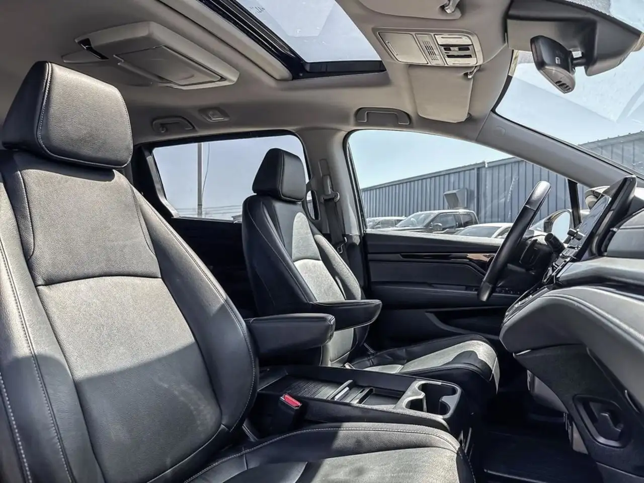 Honda Odyssey снимка Honda Odyssey