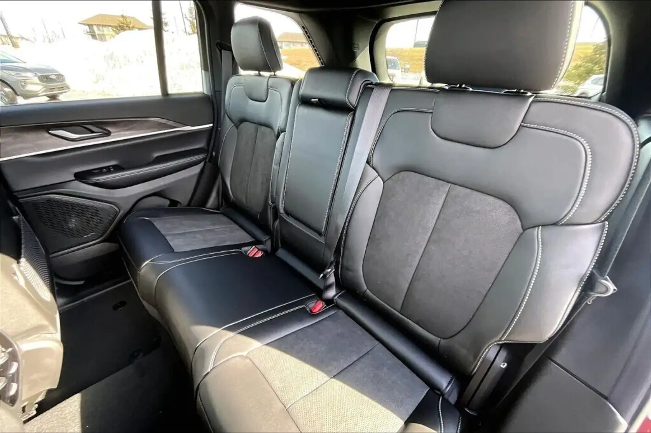 Jeep Grand Cherokee photo Jeep Grand Cherokee