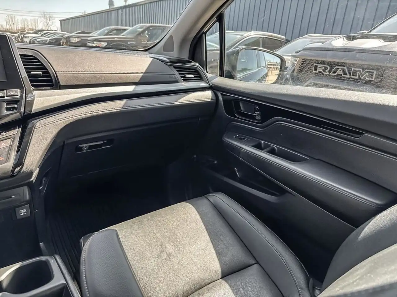 Honda Odyssey снимка Honda Odyssey