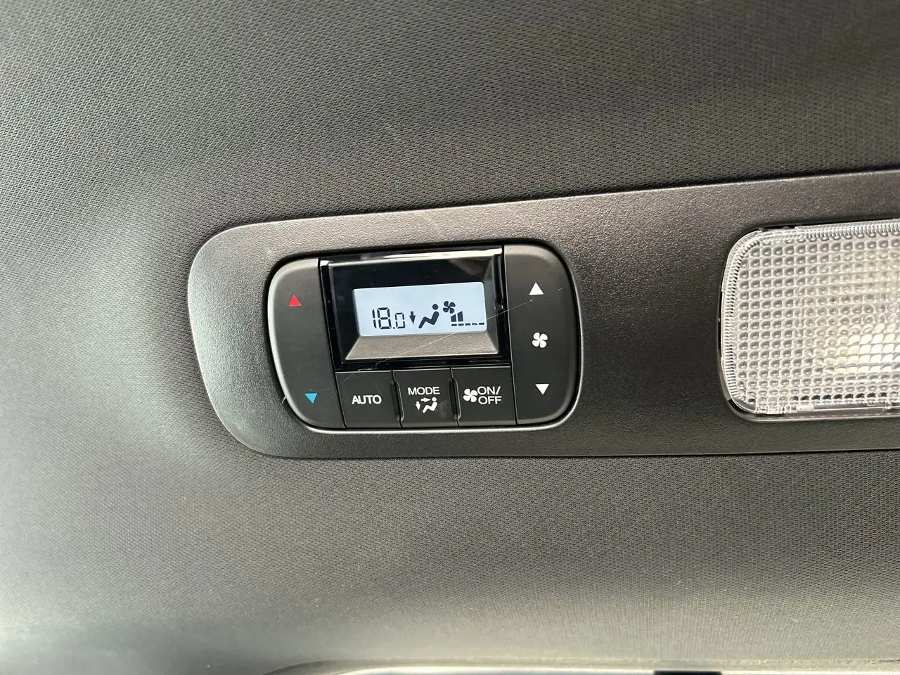 Honda Odyssey снимка Honda Odyssey