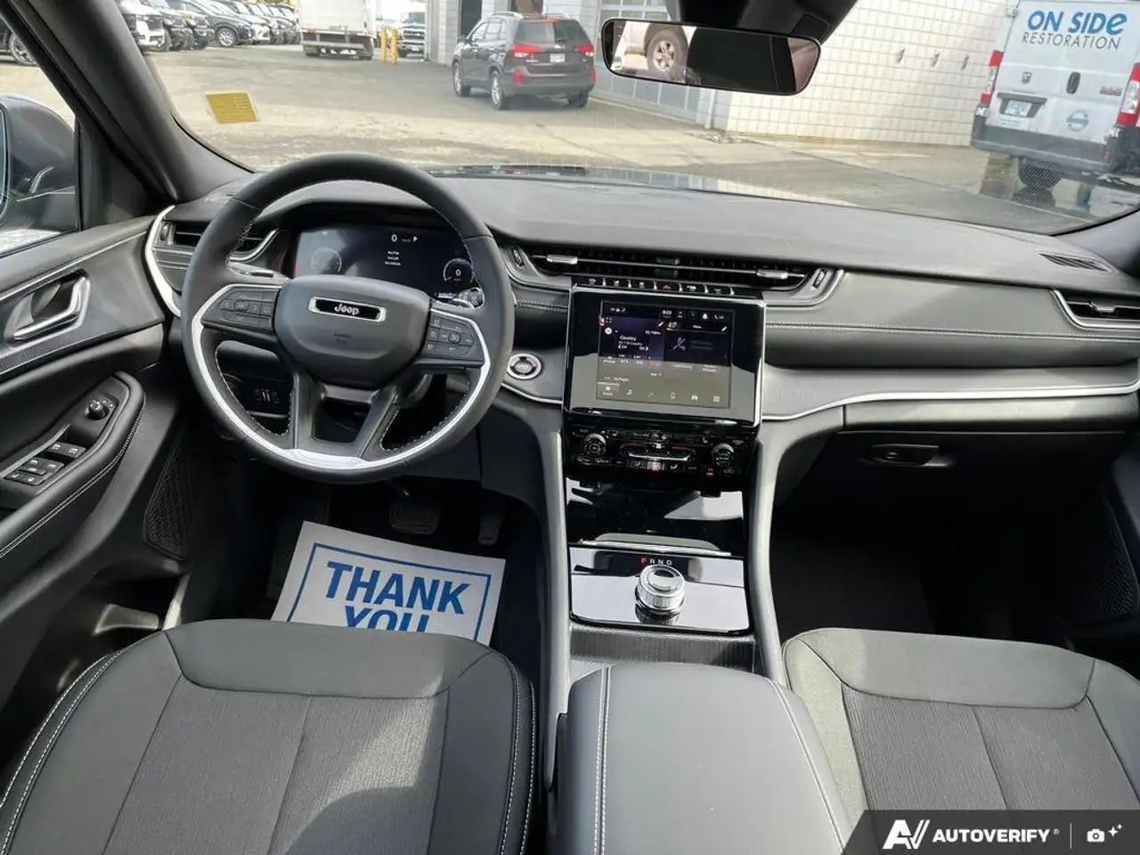 Jeep Grand Cherokee снимка Jeep Grand Cherokee