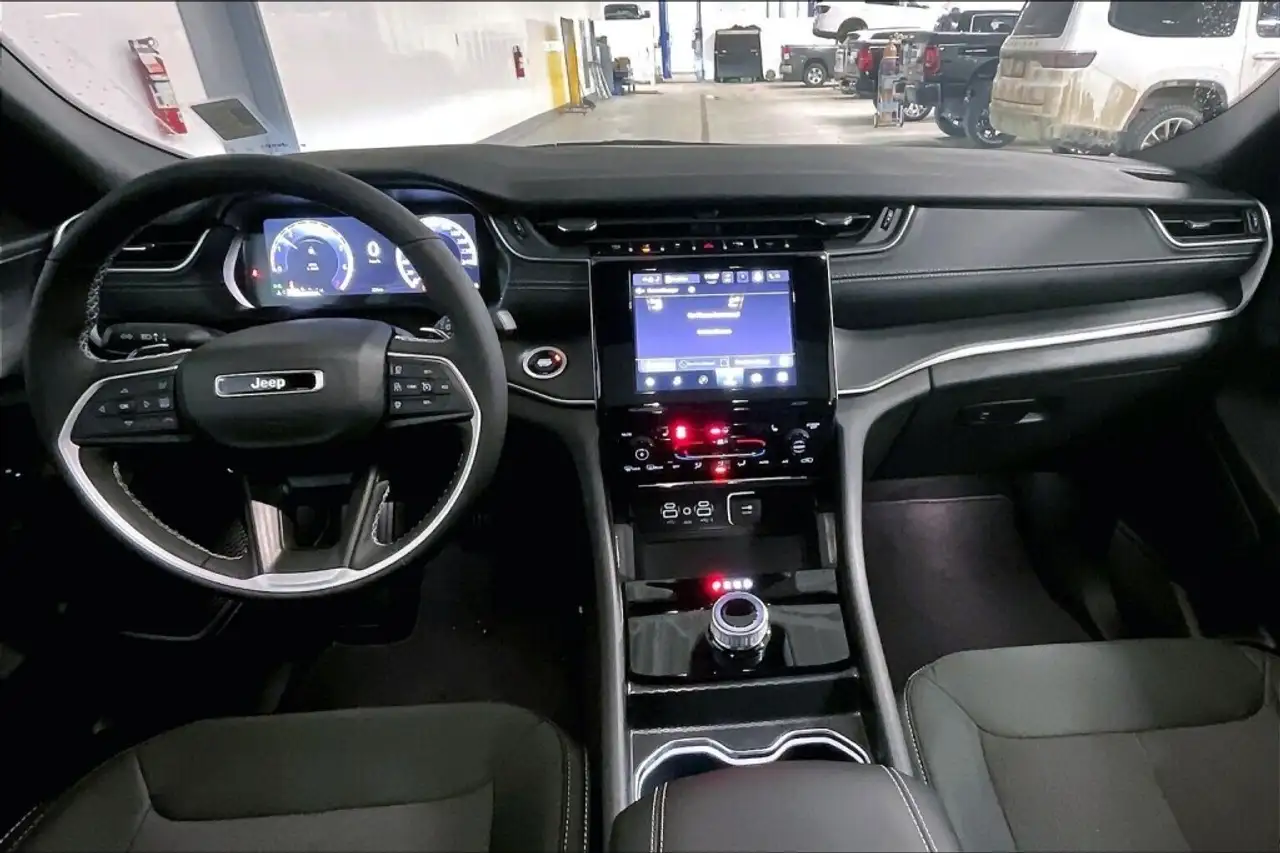 Jeep Grand Cherokee снимка Jeep Grand Cherokee