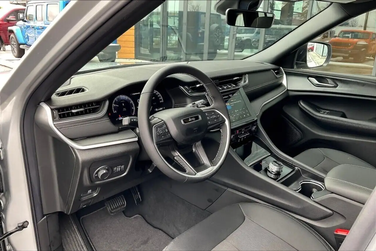 Jeep Grand Cherokee снимка Jeep Grand Cherokee