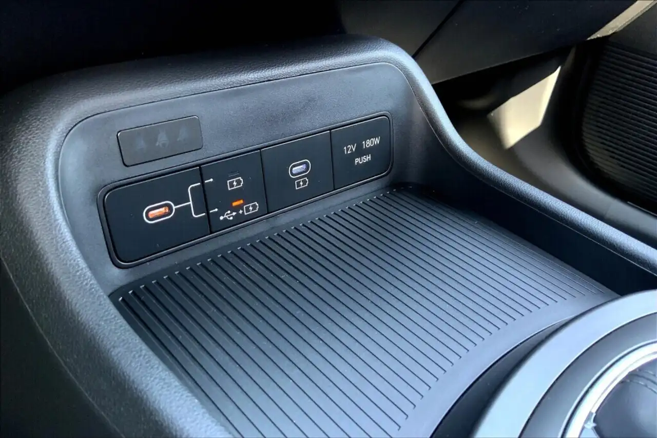 Hyundai KONA снимка Hyundai KONA