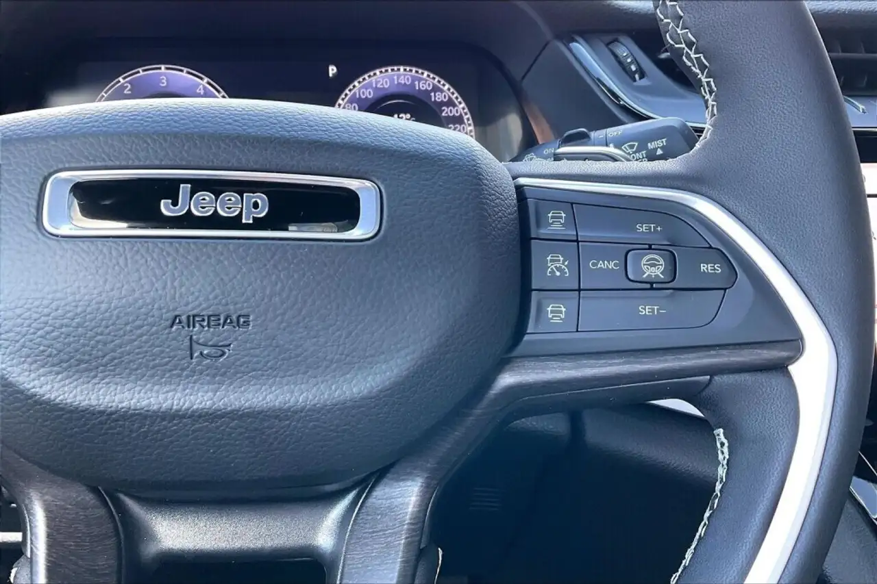 Jeep Grand Cherokee снимка Jeep Grand Cherokee