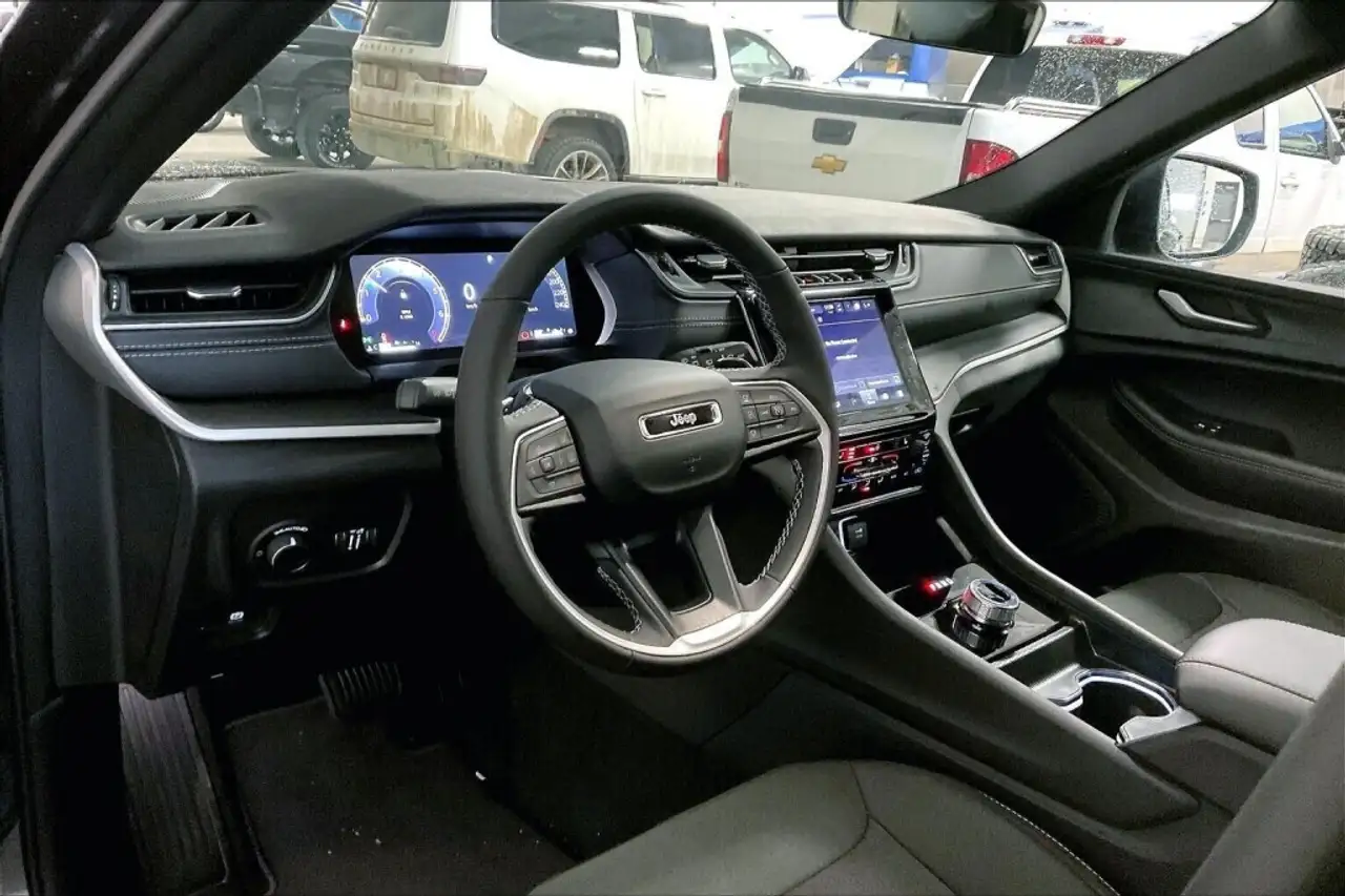 Jeep Grand Cherokee снимка Jeep Grand Cherokee