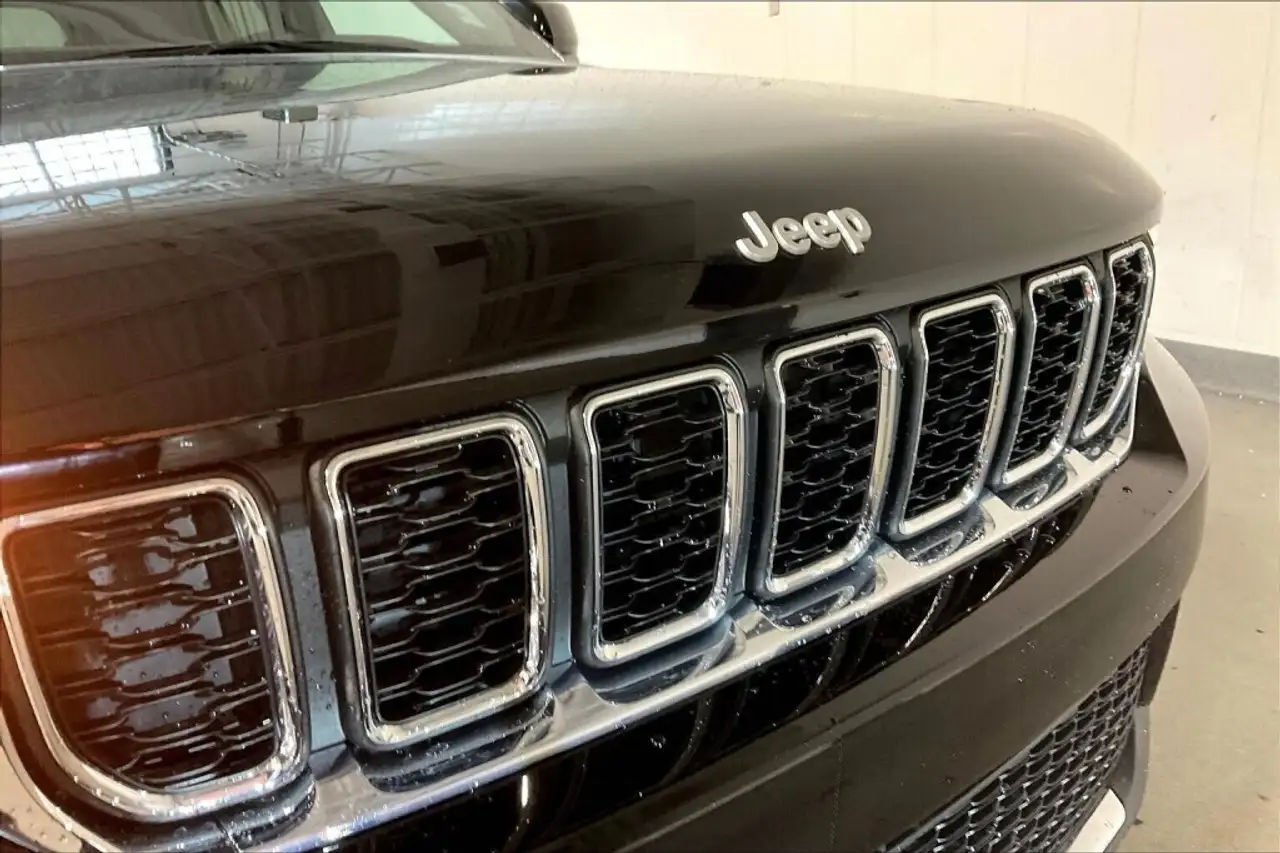 Jeep Grand Cherokee снимка Jeep Grand Cherokee