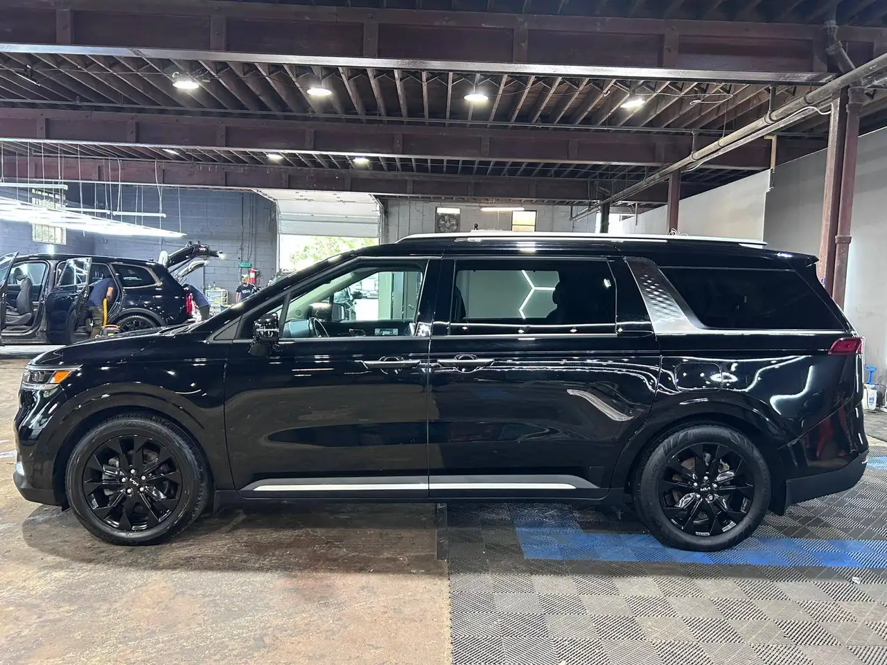 Kia Carnival снимка Kia Carnival