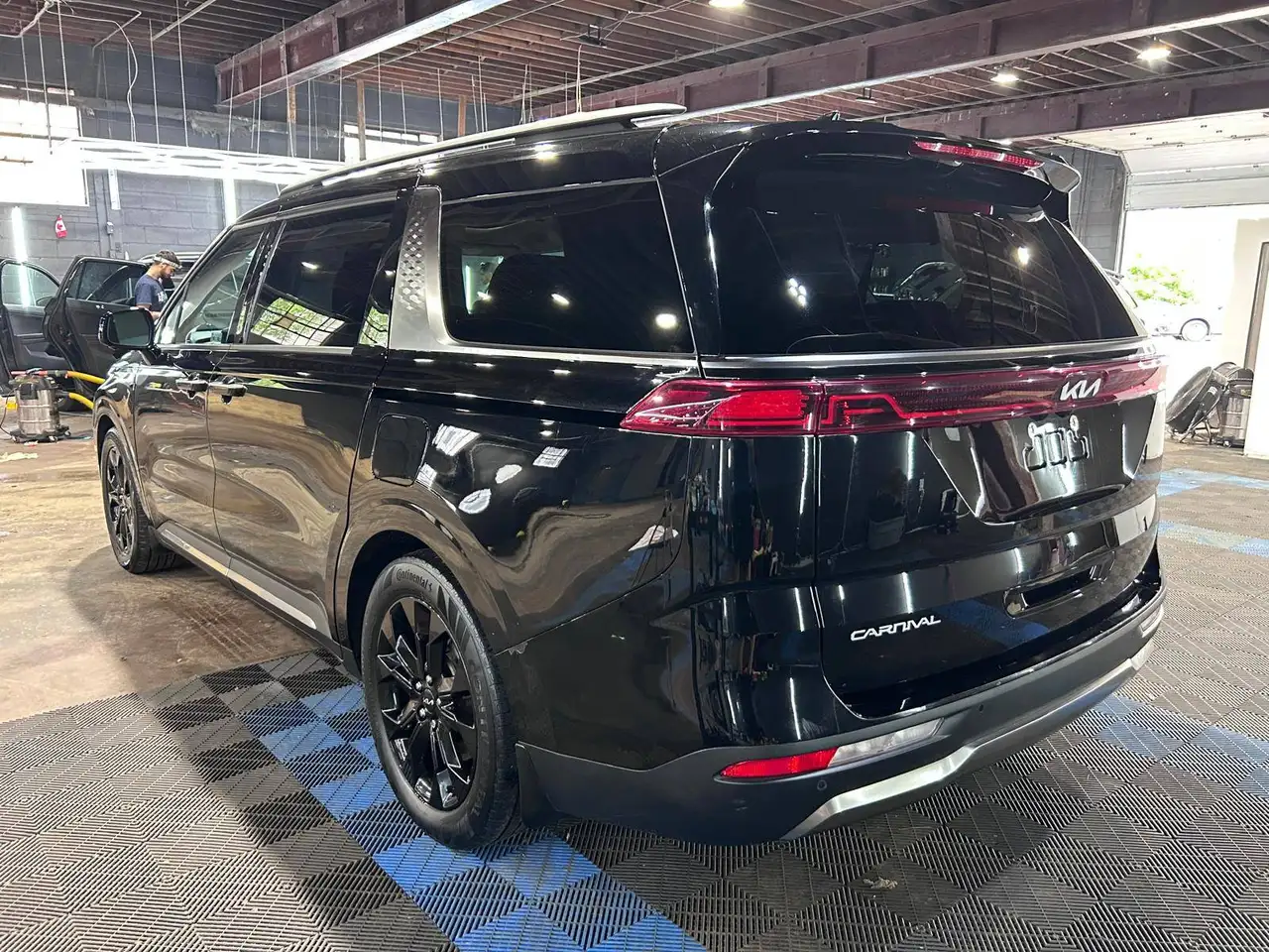 Kia Carnival снимка Kia Carnival