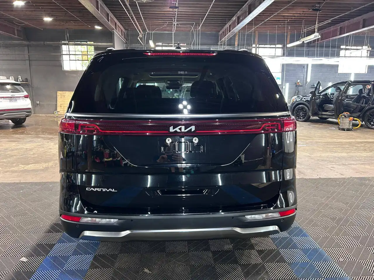 Kia Carnival снимка Kia Carnival