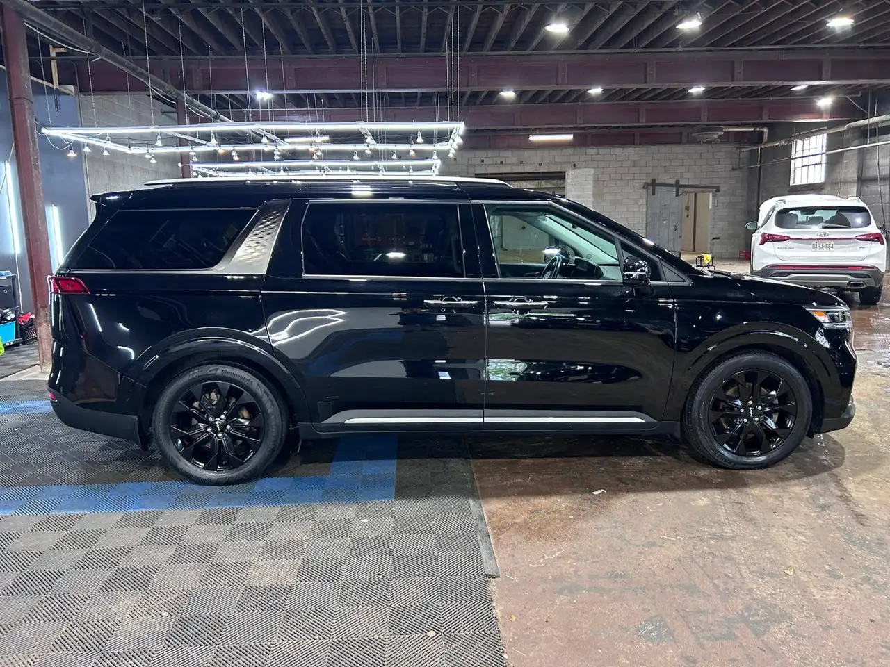 Kia Carnival снимка Kia Carnival