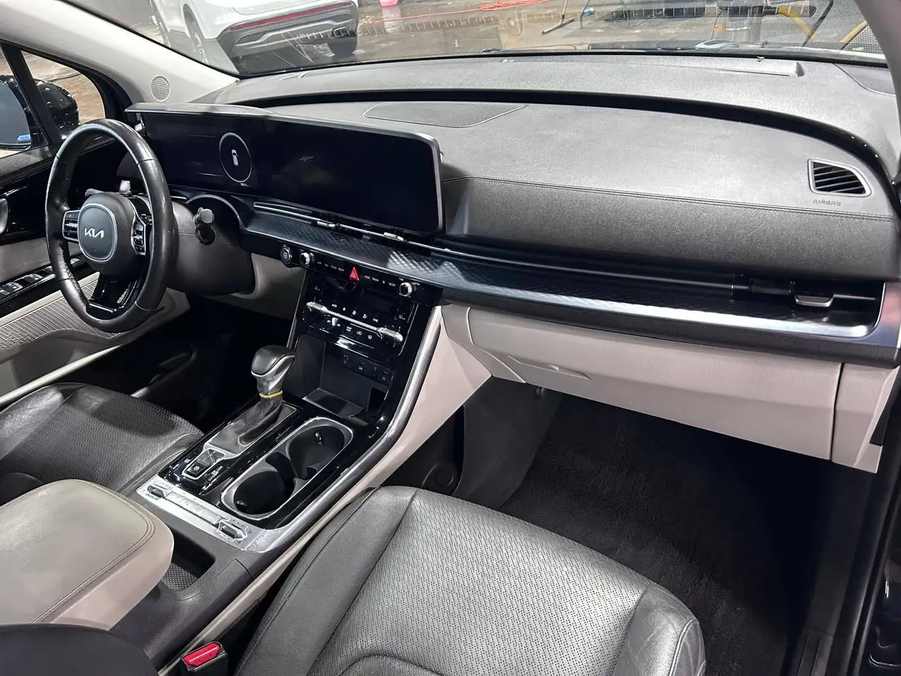 Kia Carnival снимка Kia Carnival
