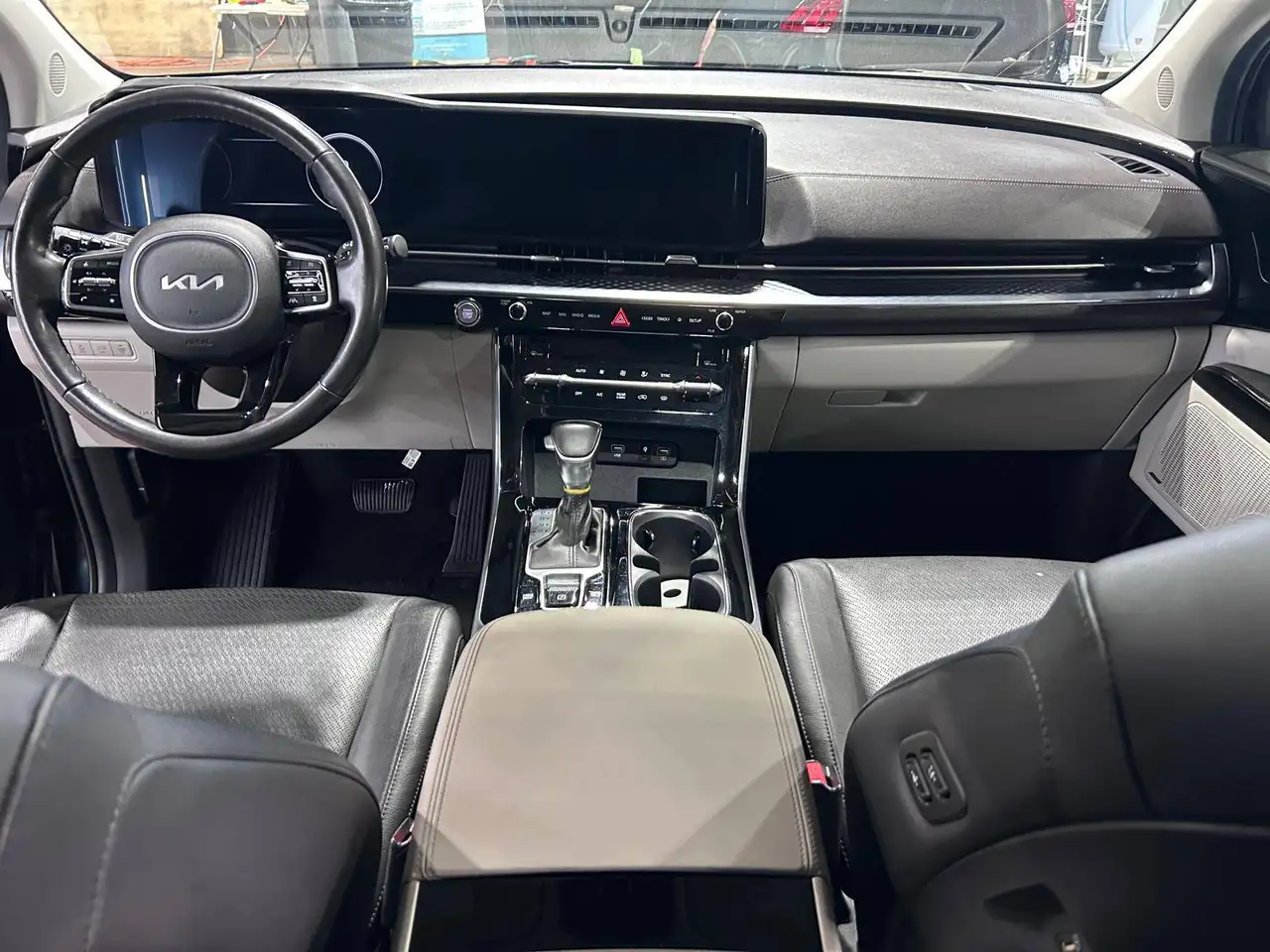 Kia Carnival снимка Kia Carnival