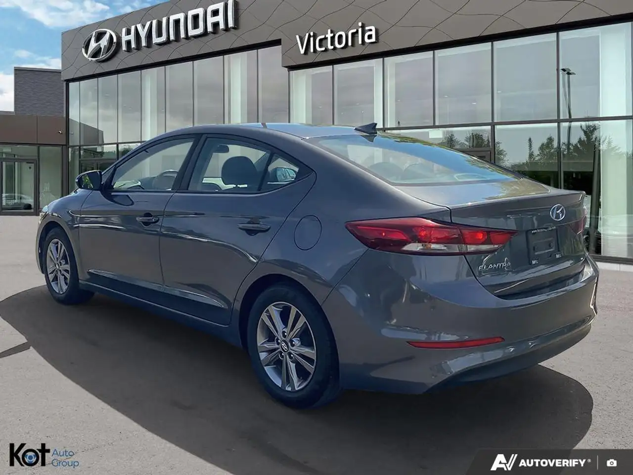 Hyundai ELANTRA снимка Hyundai ELANTRA