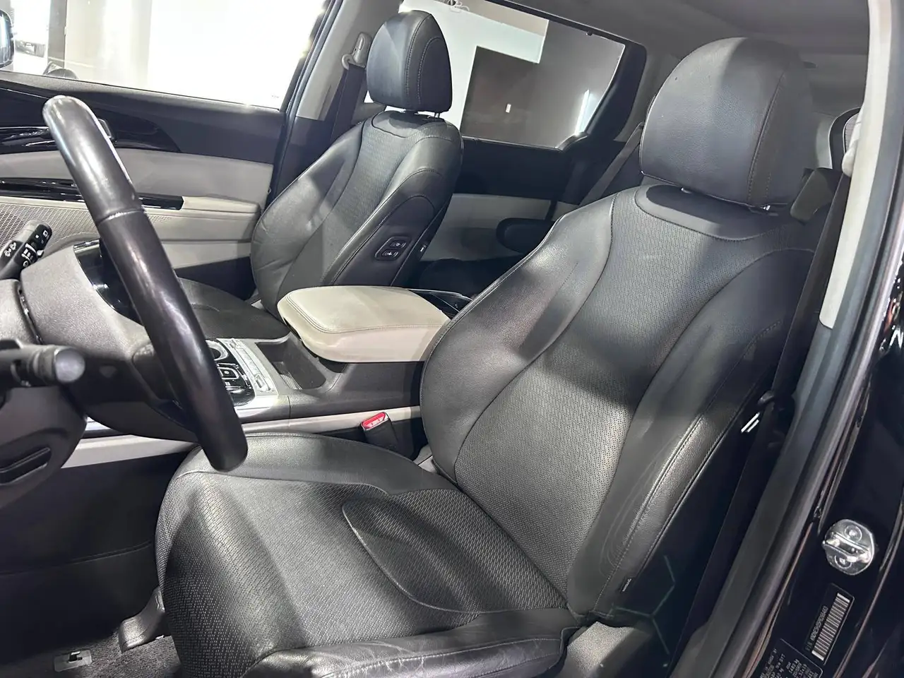 Kia Carnival снимка Kia Carnival