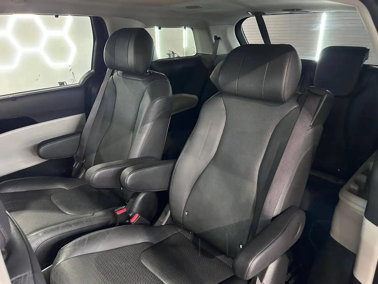 Kia Carnival снимка Kia Carnival