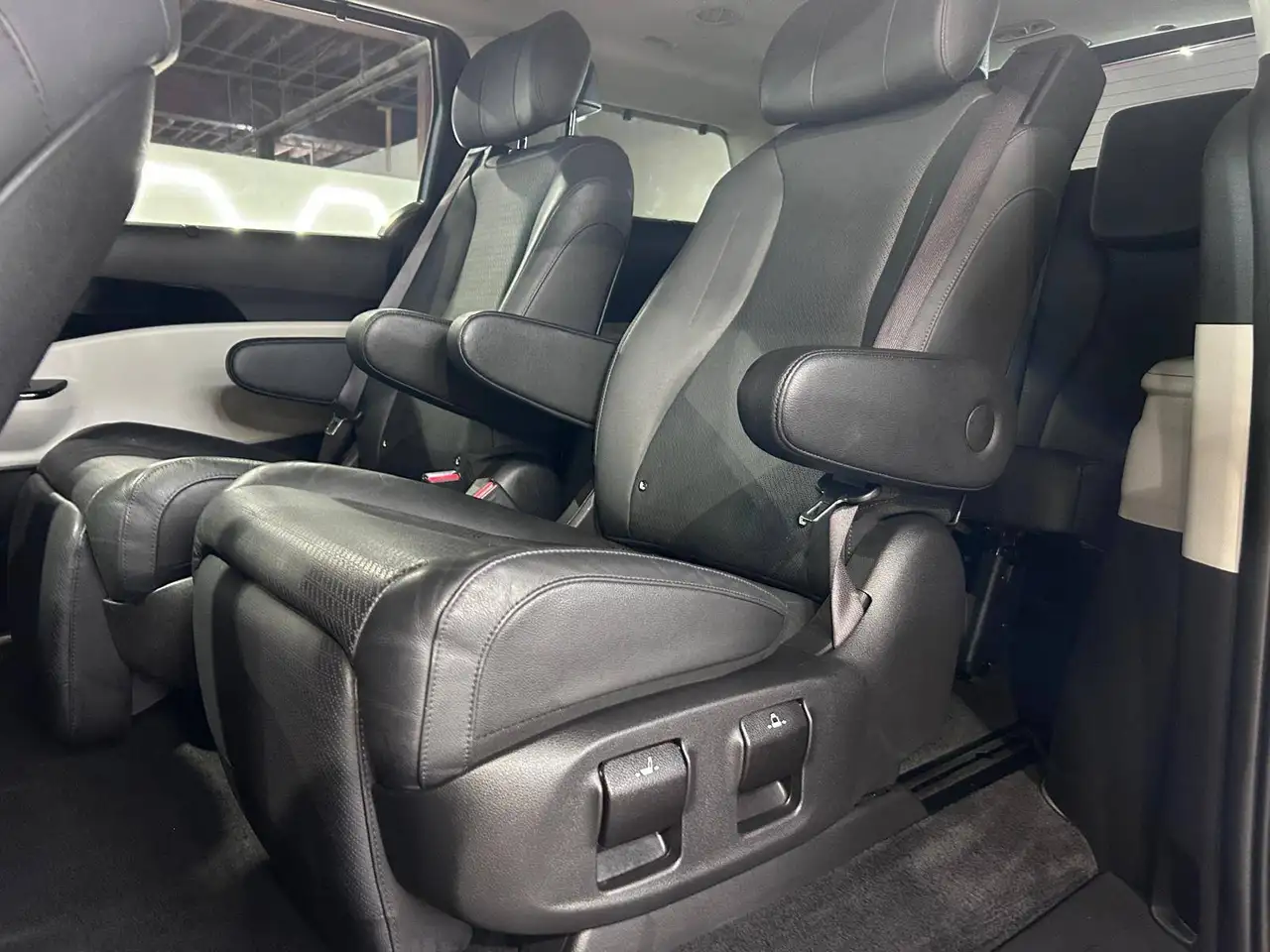 Kia Carnival снимка Kia Carnival