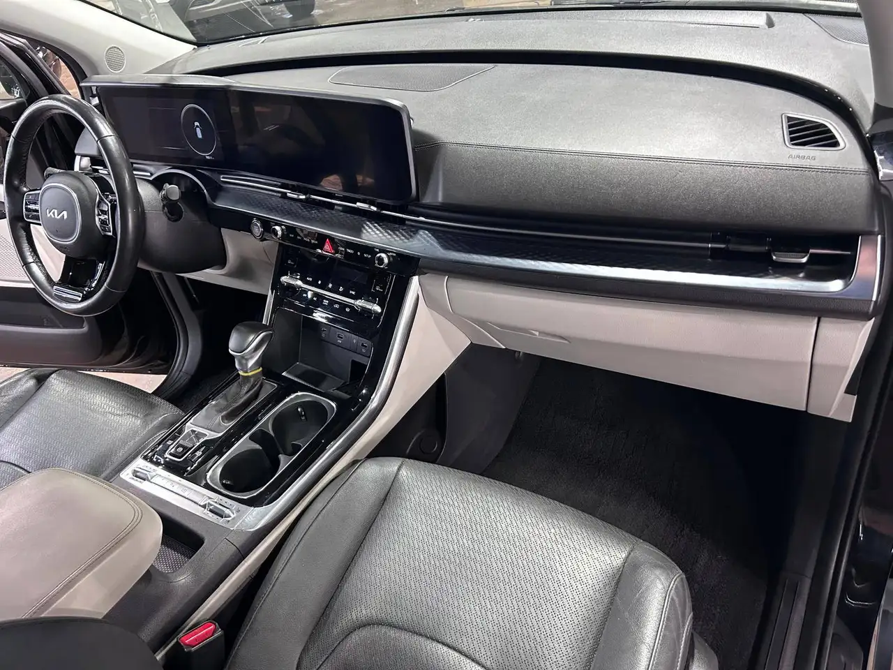 Kia Carnival снимка Kia Carnival