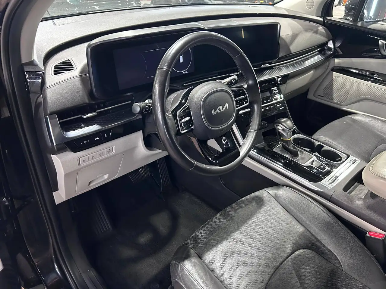 Kia Carnival снимка Kia Carnival