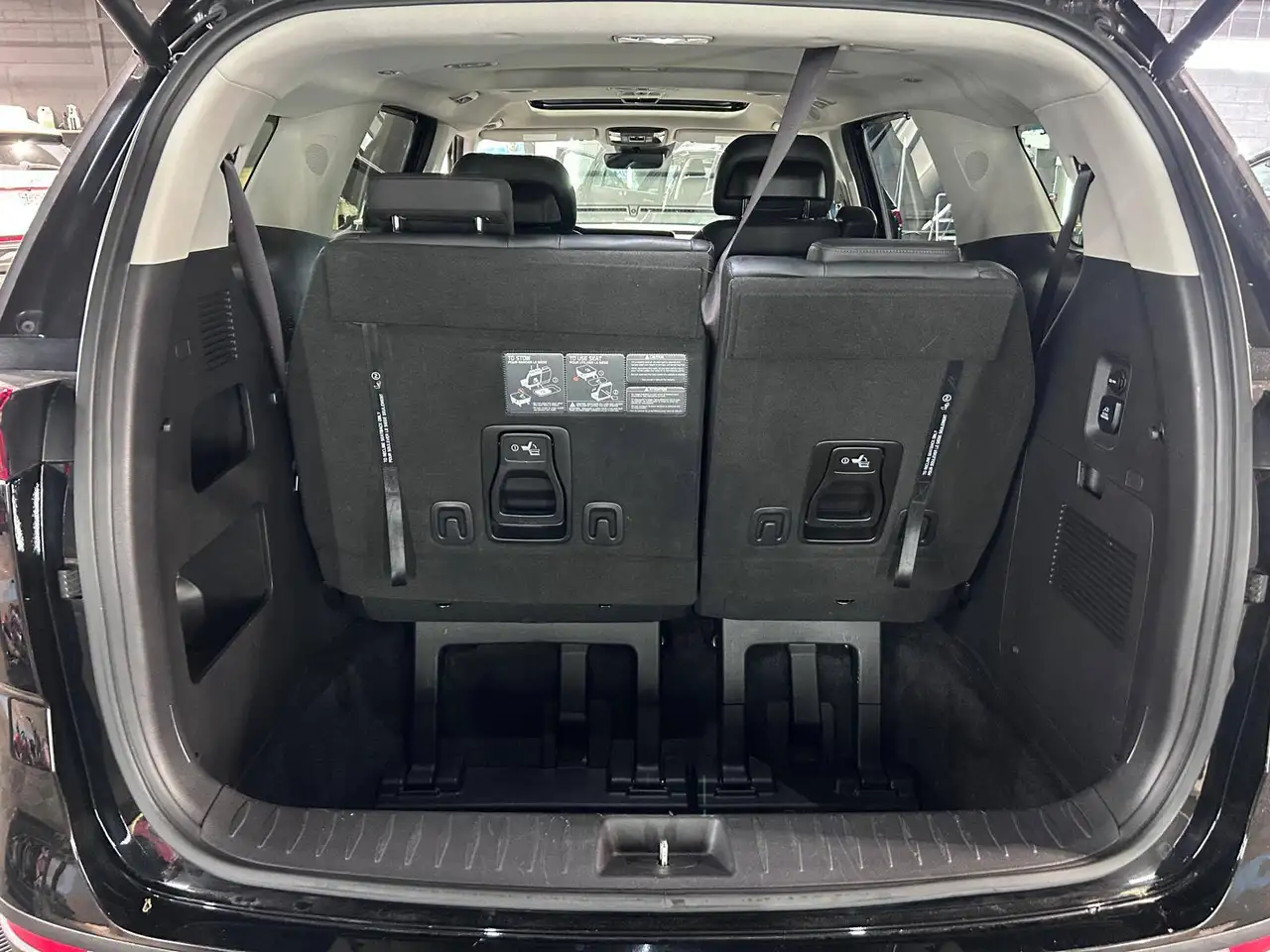 Kia Carnival снимка Kia Carnival