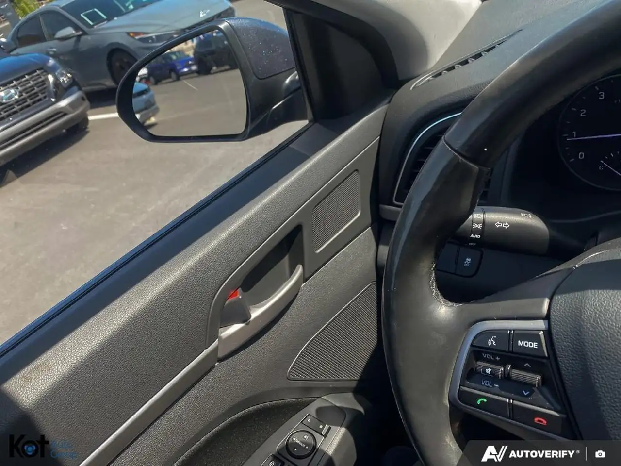 Hyundai ELANTRA снимка Hyundai ELANTRA