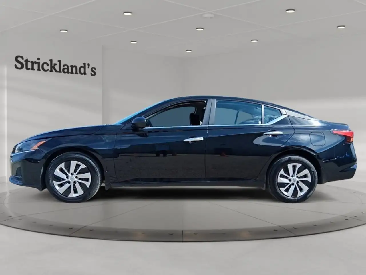 Nissan Altima снимка Nissan Altima