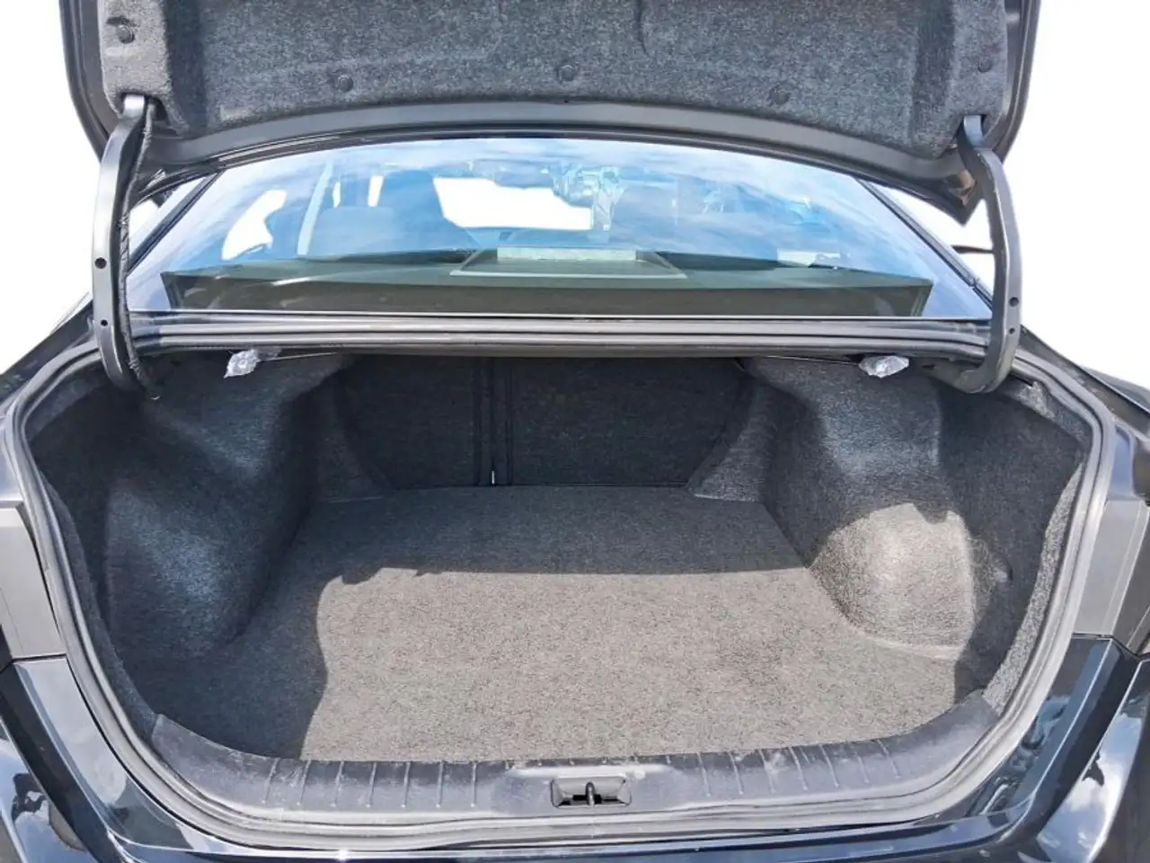 Nissan Altima снимка Nissan Altima