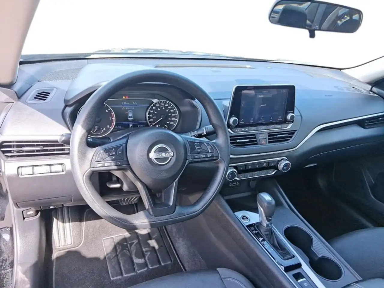 Nissan Altima снимка Nissan Altima