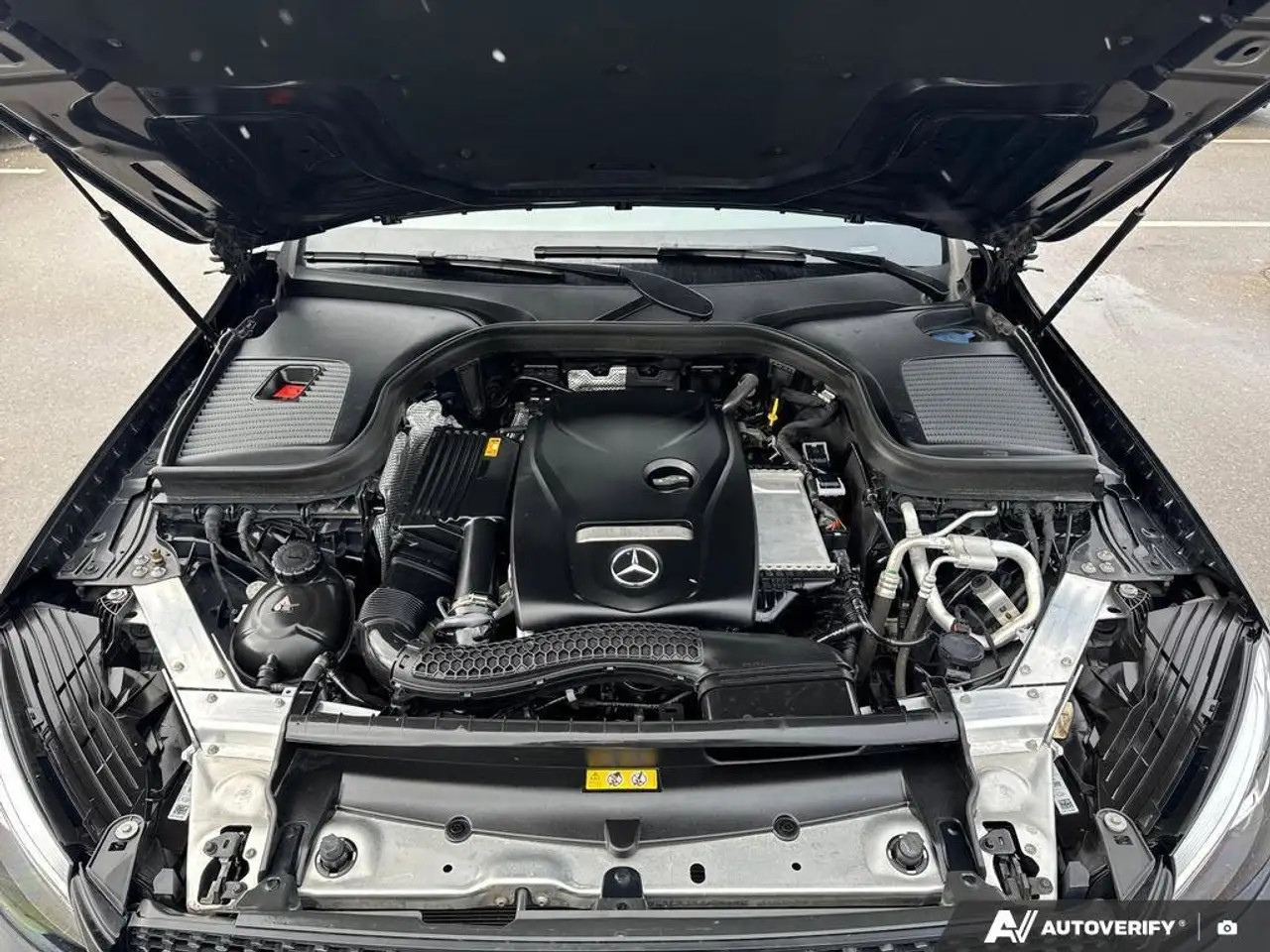 Mercedes-Benz GLC снимка Mercedes-Benz GLC
