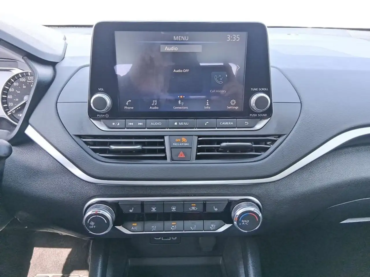 Nissan Altima снимка Nissan Altima
