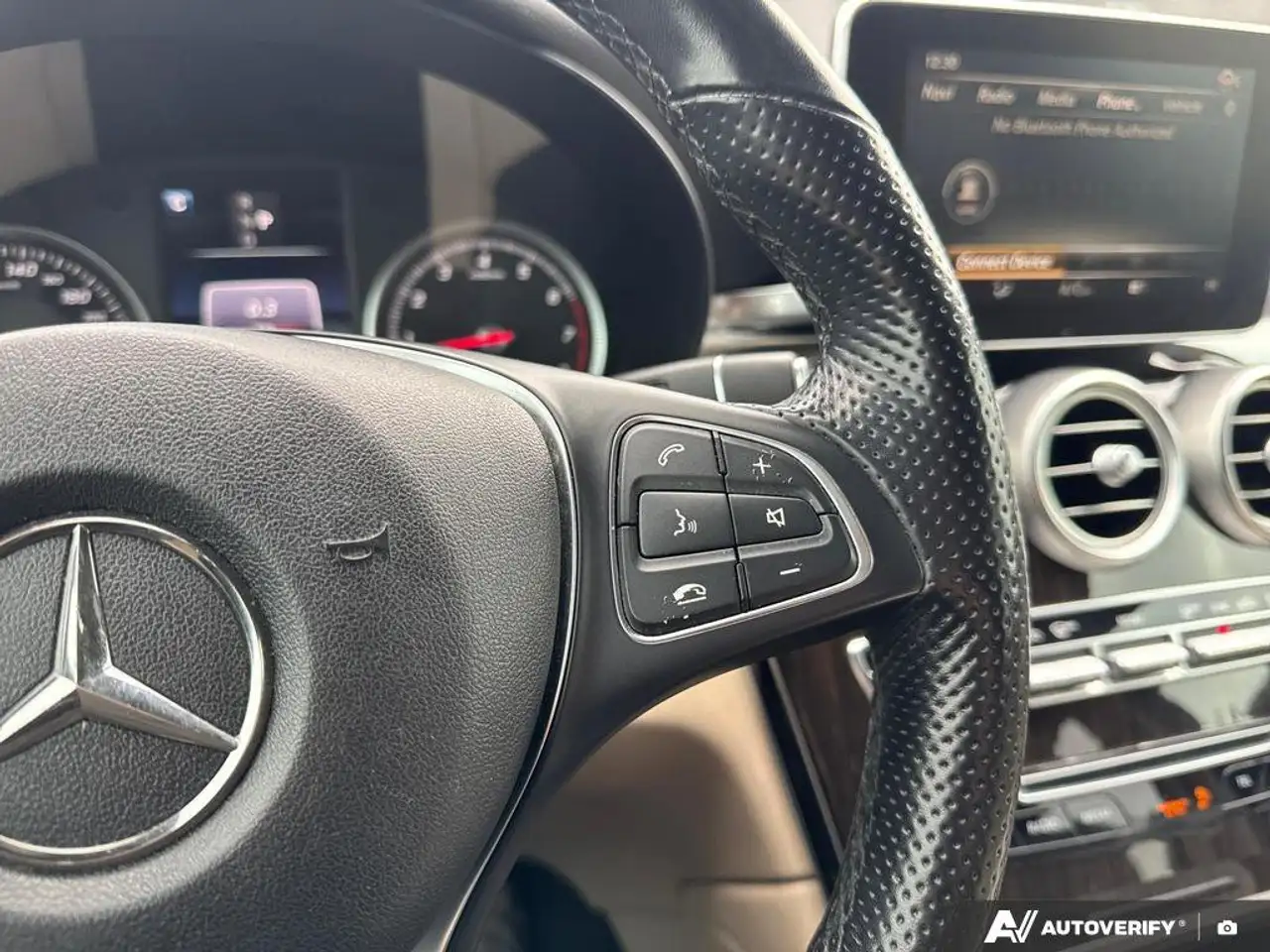 Mercedes-Benz GLC снимка Mercedes-Benz GLC