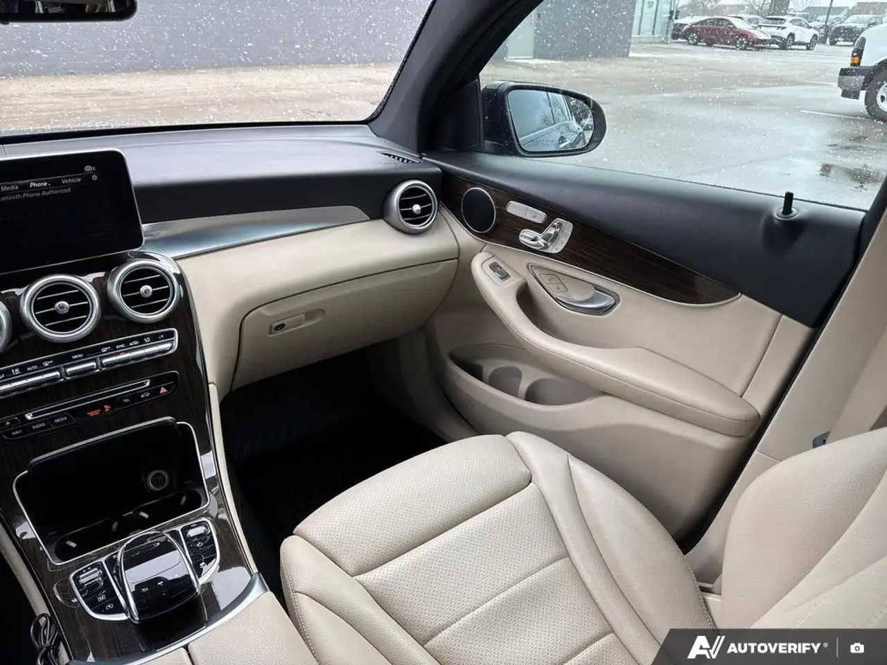 Mercedes-Benz GLC снимка Mercedes-Benz GLC