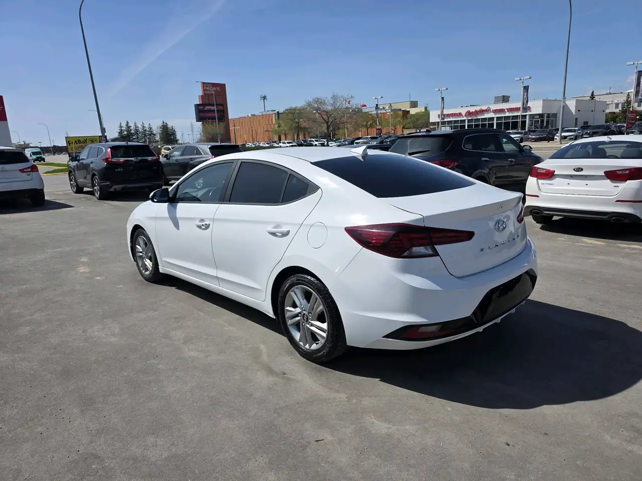 Hyundai ELANTRA снимка Hyundai ELANTRA